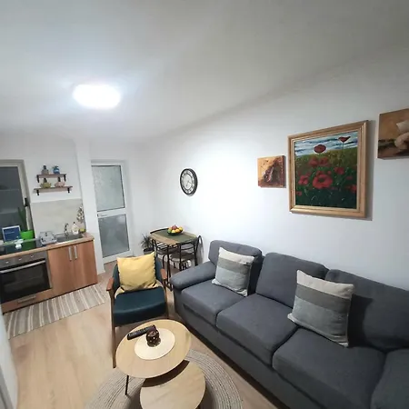 Regis Apartment *