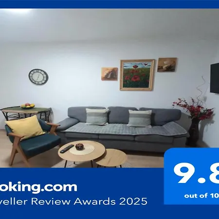 Regis Apartment *